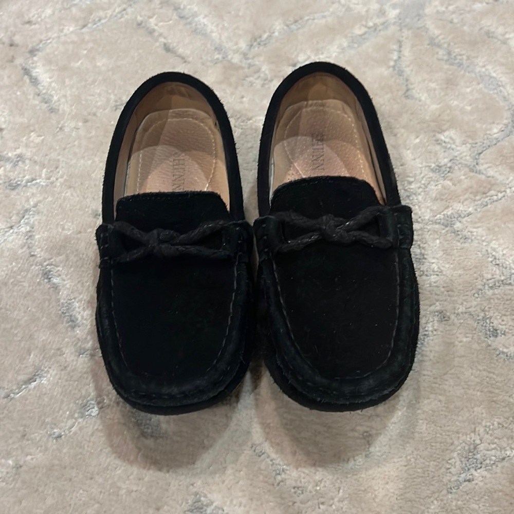 Super cute suede mocassins for your little boy size 13 😎 🥰👌